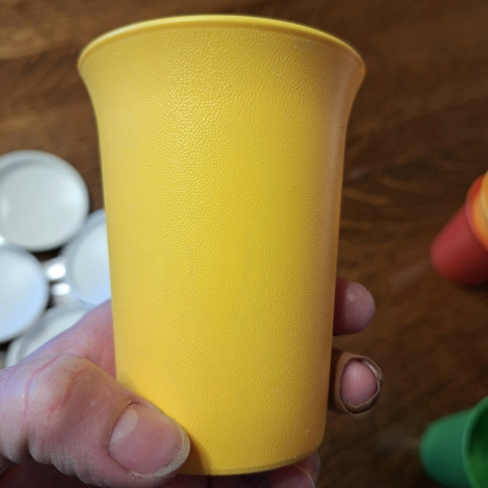 Vintage Tupperware 7 Oz Sippy Cups/Tumblers With Snap on Lids, Set of 4 - Picture 9 of 10